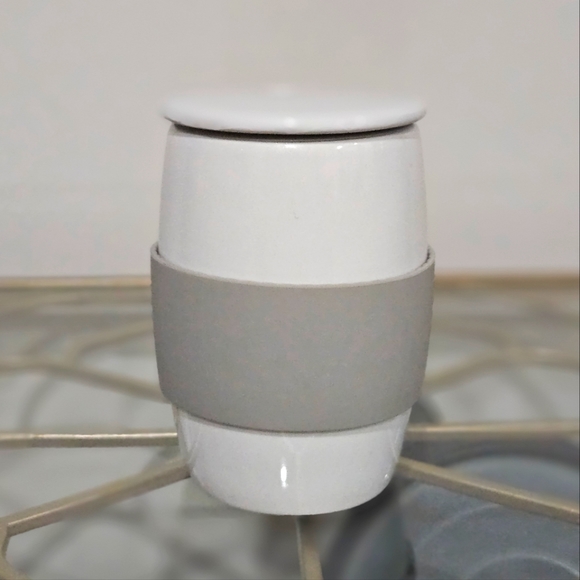 Pampered Chef Ceramic Microwave Egg Cooker Oatmeal Cake Mug w/ Lid - Picture 2 of 3